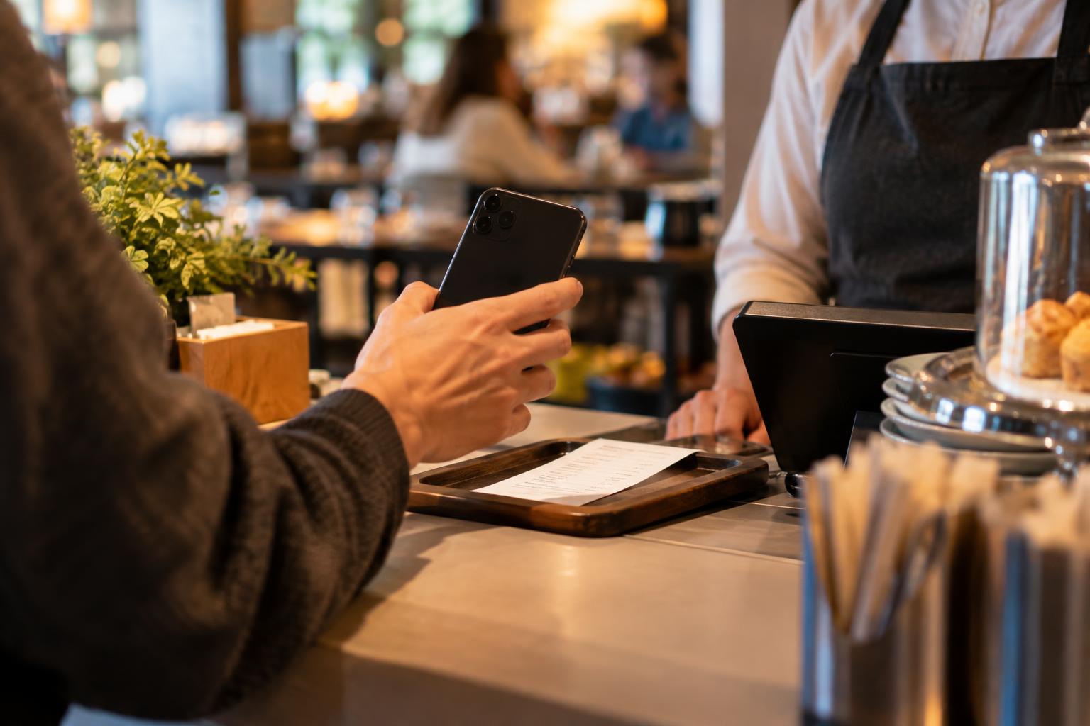 The guest shows an old price: how the team should react without an argument at the till
